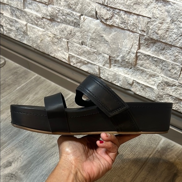 Dolce Vita Black slide Sandals with gold ring accent size 8 1/2 - Picture 10 of 14